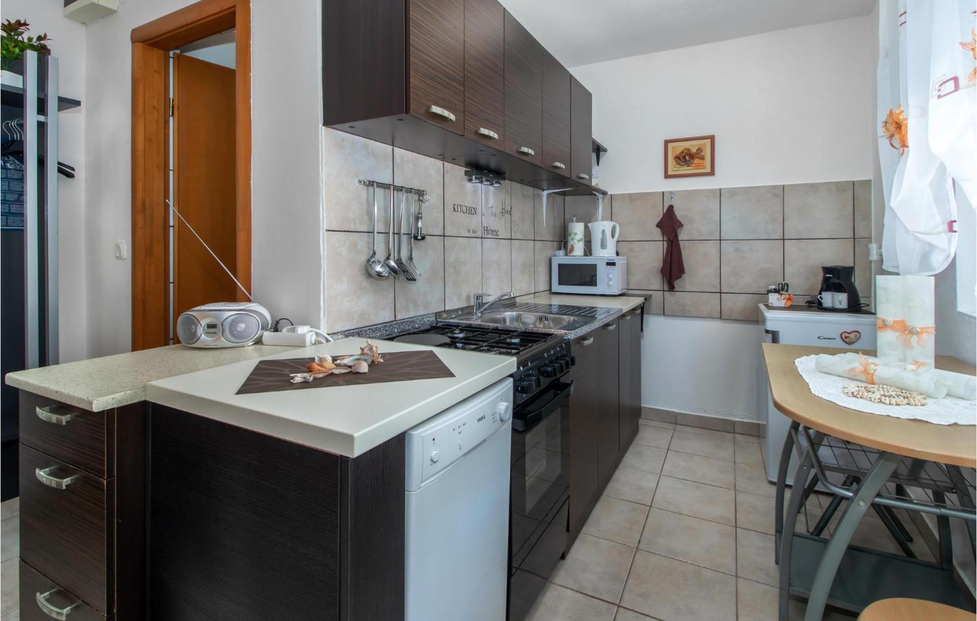 Nice Apartment In Smrika With Kitchen 外观 照片